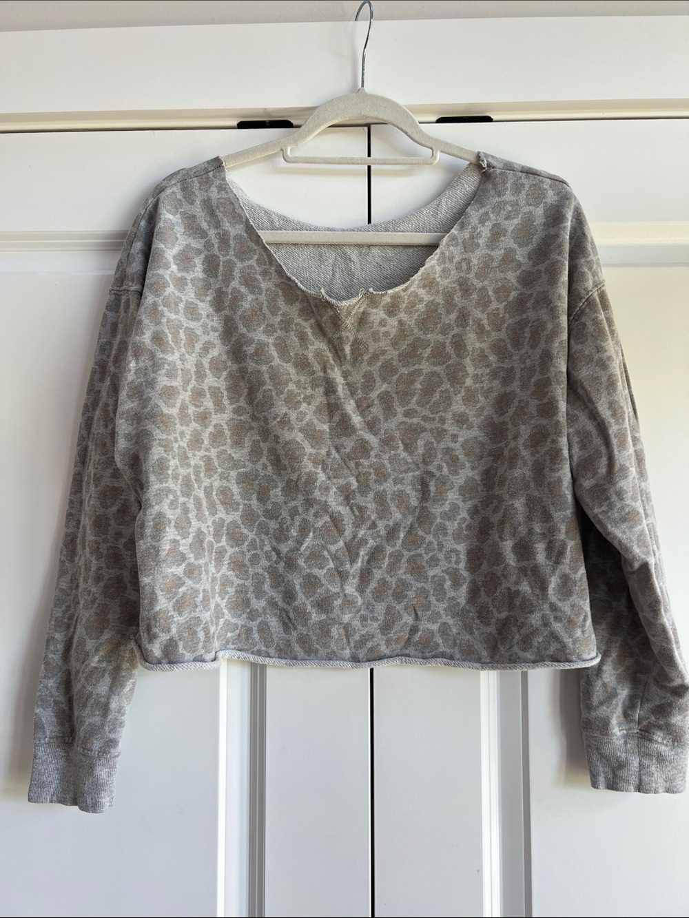 Colsie Gray Beige Leopard Print Cozy Loungewear Set - Picture 6 of 8